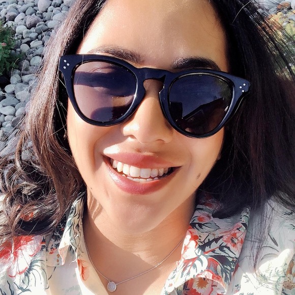 Meet your Posher, Simone - Picture 1 of 1